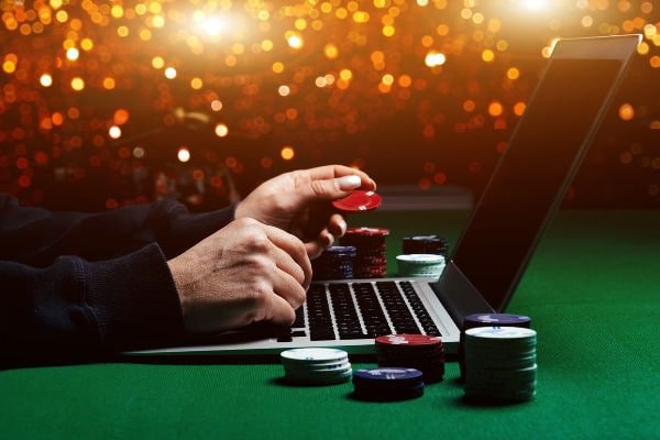 Pengguna Indonesia menggunakan redslot88 dari HP di berbagai kota